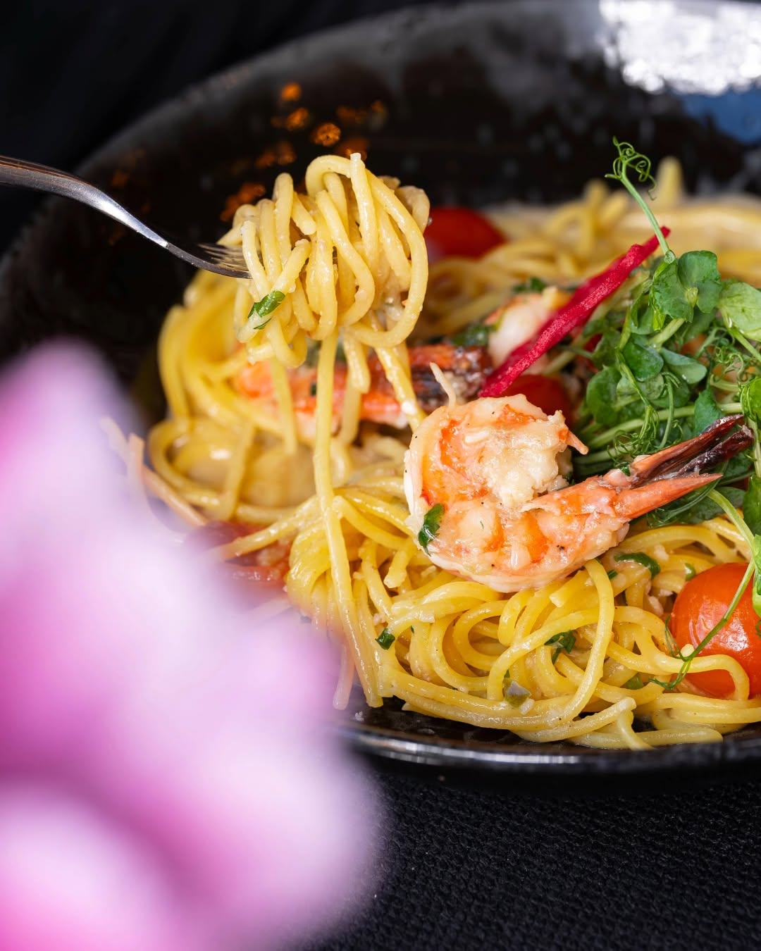 Linguini cu fructe de mare servite la Luther